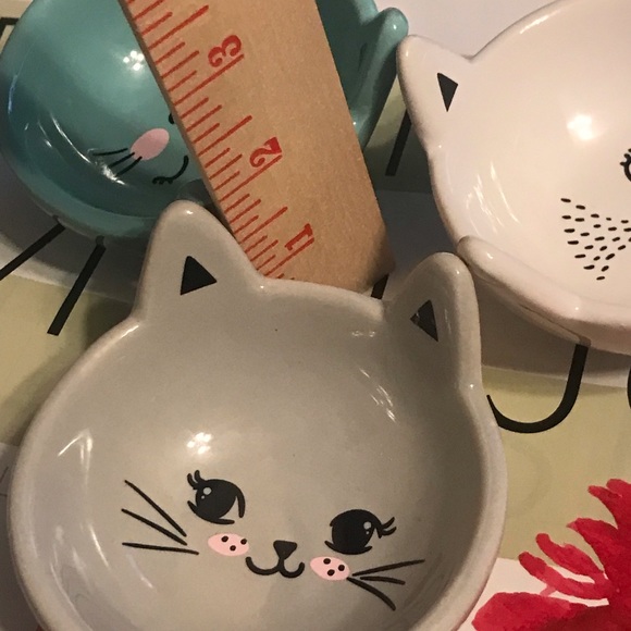 Set of Three New Ceramic Cat Trinket Trays, 3.5x3.75x.75 in. - Picture 10 of 11